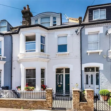 2 Bed Luxury Service Apartment In The Heart Of Chiswick Town, London W4 Zone 2